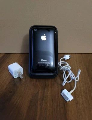 Apple iPhone 3GS - 16GB - Black Unlocked A1303 GSM Pre Owned - Image 1 of 4