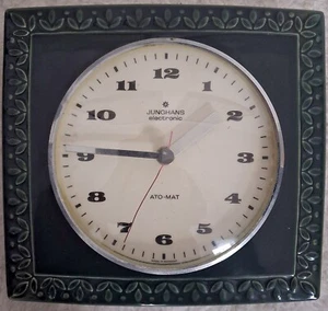 Reloj de pared Junghans ATO-MAT vintage mediados de siglo, cerámica verde oscuro, FUNCIONA - Imagen 1 de 7