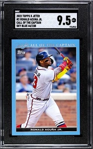 2022 Topps X Derek Jeter Call of Captain Ronald Acuna Jr Blu cielo 44/150 SGC 9,5 - Foto 1 di 2