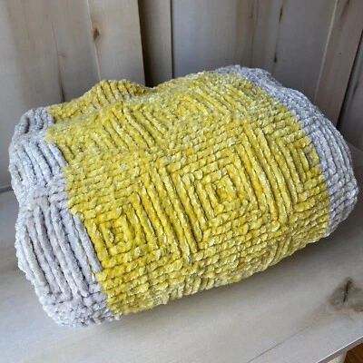 粗针织雪尼尔灰色黄色方形温暖舒适重型豪华毯 48x43 — 第 1/4 张图片