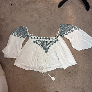 Free People "Vacay Vibin" besticktes Top Bluse Gr. M weiß schulterfrei Bauer - Bild 1 von 7