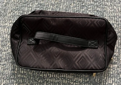 CUTE! Black Estée Lauder Makeup Bag/Clutch with Logo in Gold Color & Zipper - Image 1 of 4