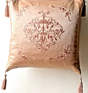 100 % Pfirsich Wildseide Dekokissen 20"x20" Quasten Stickerei Reißverschluss Feder Kissen EUC - Bild 1 von 9