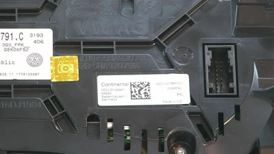 ORIGINAL Tachometer/Drehzahlmesser VW PASSAT Estate (3G5, CB5)  2017 - Bild 1 von 4