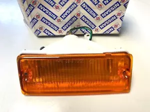 Gruppo lampada combinazione anteriore originale Nissan Sunny B11 83-86 26135-03A10 - Foto 1 di 4