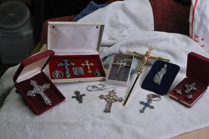 De colección ~ Crucifijos ~ Cruces ~ Joyería religiosa ~ Figuras de peltre ~ Etc. - Imagen 1 de 15