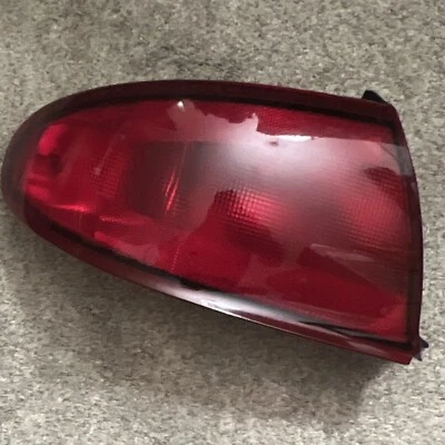 ЛЕВЫЙ ЗАДНИЙ ФОНАРЬ ДЛЯ ВОДИТЕЛЯ BUICK REGAL 1997 - 2004 LH - Изображение 1 из 2