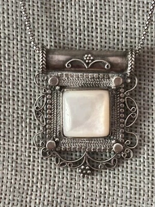 Vintage  925 Sterling Genuine Mother Of Pearl  Pendant Necklace 22” 21 Grams - Picture 1 of 8