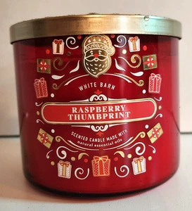 Bath & Body Works White Barn Lampone impronta pollice 14,5 oz candela 3 stoppini 2023 NUOVO! - Foto 1 di 5