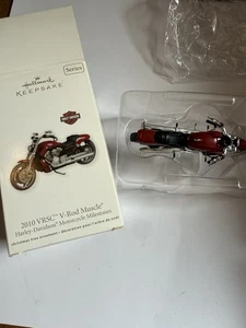 2011 Hallmark Keepsake Ornament 2010 VRSC V-ROD Muscle Harley Davidson #13 - Bild 1 von 6