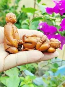 Q4702 - 2" Hand Carved Japanese Boxwood Netsuke : Oriental Couple in Love - Picture 1 of 9