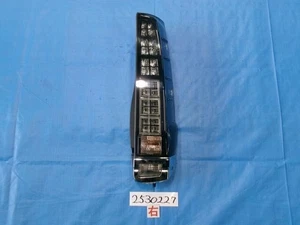 Lámpara de luz trasera derecha JDM Toyota Voxy ZWR80G híbrida OEM 2014+ deber incluido en EE. UU. - Imagen 1 de 4