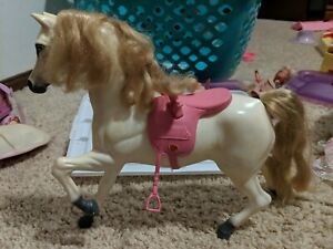 Barbie’s Dream Horse Prancer White with Pink Saddle