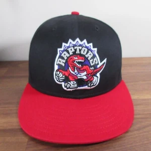 Cappello Berretto Toronto Raptors Uomo Nero Rosso Snap Back Nuova Era Legno Duro Classici NBA - Foto 1 di 9