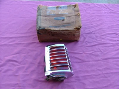 Lincoln Continental 1968 conjunto de luz trasera, izquierda, ¡nuevo! Lente C8VY-13405-D, bisel Foto 1 de 4