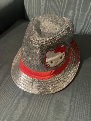 Hello Kitty 女孩 Fedora 帽子 均码 闪闪发光 红色装饰 刺绣 Sanrio 2012 — 第 1/3 张图片