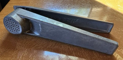 Herramienta de cocina prensa de ajo de aluminio Zyliss Susi de 6" de colección ~ Suiza ~ 434 Foto 1 de 4