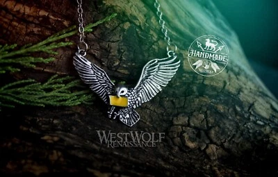 Colgante Mensajero Búho de Granero Nevado con Carta Esmaltada Amarilla - Mensajero de Correo/Pájaro Foto 1 de 3