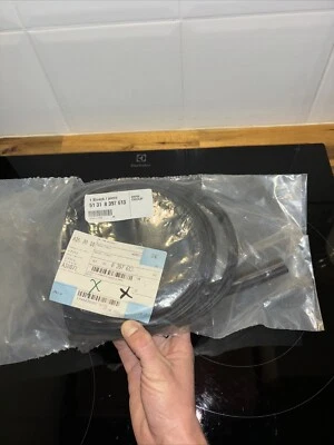 Windshield gasket Z3 E36 BMW OEM 51318397613 8397613 8 397 613 - Image 1 of 2