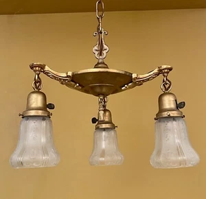 Vintage Lighting 1920s 'pan' chandelier. Glass shades. - Picture 1 of 7