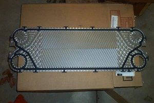 Conjunto de placa intercambiadora de calor de motor marino Caterpillar.  Nuevo - Imagen 1 de 1