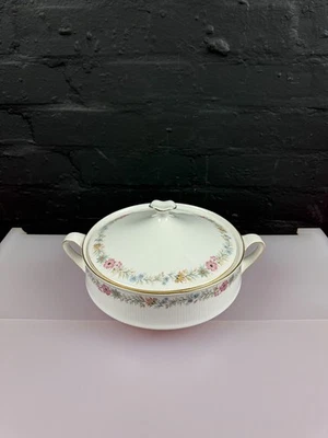 Paragon Royal Albert Belinda Covered Vegetable Serving Dish / Tureen - Image 1 of 4
