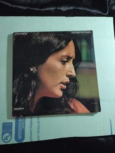 JOAN BAEZ - THE FIRST 10 YEARS - VANGUARD RECORDS DOUBLE LP W/ BOOKLET EXCELLENT - Picture 1 of 14