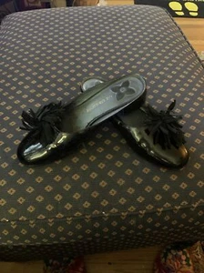 Liz Claiborne Black Patent Leather Slip On Pumps with tassel. 7.5 great for play - Picture 1 of 7