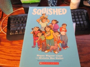 Squished: a Graphic Novel by Megan Wagner Lloyd (2023, Trade Paperback) - Imagen 1 de 3