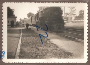 RAILROAD PHOTO PATRONS BOARDING TRAIN # 5459, 22 - Picture 1 of 2