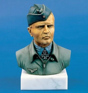 Busto de la Segunda Guerra Mundial Verlinden 1/4 piloto de combate alemán de la Luftwaffe con base de exhibición de mármol 819 - Imagen 1 de 1