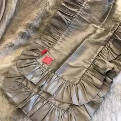 Estola/chal Oscar De La Renta con volantes, nuevo con etiquetas, gris estaño Foto 1 de 4