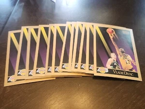 LOTTO DI 12: Vlade Divac Skybox ROOKIE RC #135 Lakers  - Foto 1 di 2