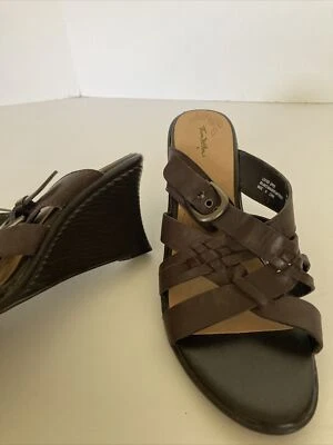 Cuña de cuña Thom McAn para mujer talla 10M marrón años 90 Y2k cuero trenzado con tiras sin cordones Foto 1 de 4