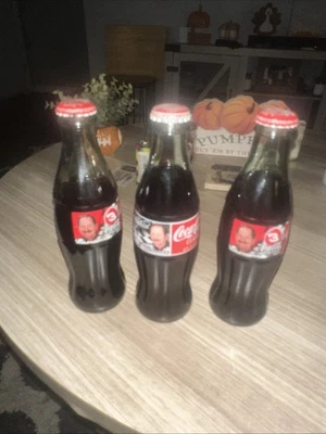 1999 Классическая стеклянная бутылка Coca-Cola с изображением Дейла Эрнхардта на ней - Изображение 1 из 3