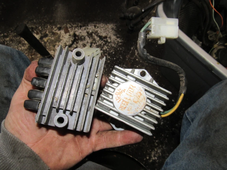 1978 honda gl1000 goldwing regulator and rectifier - Image 1 of 1