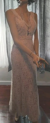 David's Bridal 连衣裙 Beachy 优雅 6 码无袖 V 领蕾丝 — 第 1/4 张图片