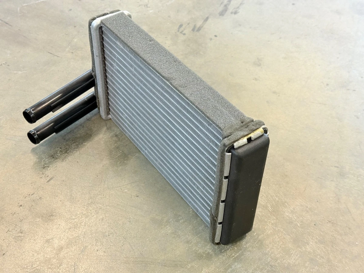 Recambio LR Trade Parts Matriz De Calefacción Nueva Para Land Rover Defender 200/300 TDI Y TD5 - Tubos Rectos, Referencia UTP1725 Radiador Calefacción Defender TDI TD5
