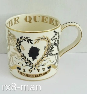 WEDGWOOD QEII 1977 SILVER JUBILEE QUEEN'S WARE MUG BY RICHARD GUYATT - Picture 1 of 11