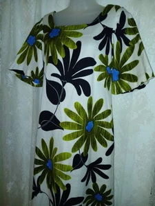 Vintage 70s Psychedelic Green Daisy Hawaiian Tiki O Muumuu Dress Bell Sleeves M - Picture 1 of 8
