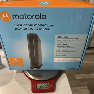 Motorola MG7550 Dual Band AC1900 Cable Modem and Wi-Fi Gigabit Router - Zdjęcie 1 z 9