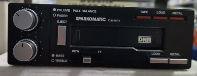 Autoradio vintage per macchina d'epoca con lettore cassette uscita audio 45watt - Immagine 1 di 4