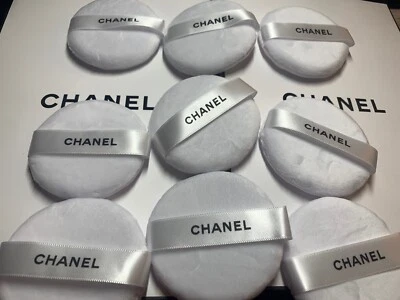 Lote de 9 Chanel Beauty Puff Polvo Blanco con Cinta Logotipo Satinado Tamaño Completo Auténticos Foto 1 de 4
