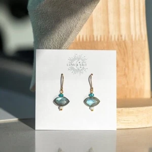 Labradorit Blue Flash Ohrringe Gold Fill Haken mit kleiner Perle & Apatit WUNDERSCHÖN - Bild 1 von 9
