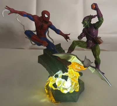Escultura iluminada Spider-Man vs Duende Verde Bradford Exchange Limited #1253 Foto 1 de 4