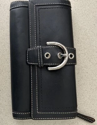 Cartera COACH SOHO de cuero negra triple pliegue hebilla con acento plateado bonita usada Foto 1 de 4