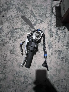 22-24 YAMAHA YZF R7 OEM LEFT CLIP ON HANDLEBAR W SWITCHES BEB-26121-00-00 - Picture 1 of 8