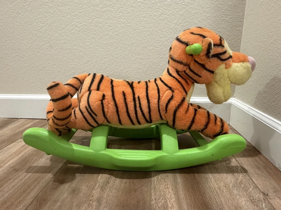 Kiddieland Disney Winnie The Pooh Musical Peluche Tigger Caballo Mecedor Verde FUNCIONA Foto 1 de 4