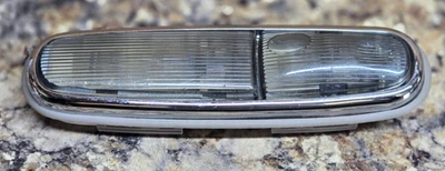 Original Jaguar XJ6, XJ8, XJR - R/H. Luz de cortesía trasera del lado del conductor - LNA5360AC Foto 1 de 4