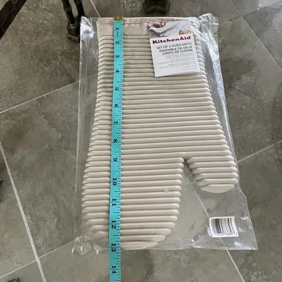 Kitchenaid Juego de Guantes de Horno de Silicona Suave Acanalado, 7X13 Batido Neutro 2 Unidades Foto 1 de 4